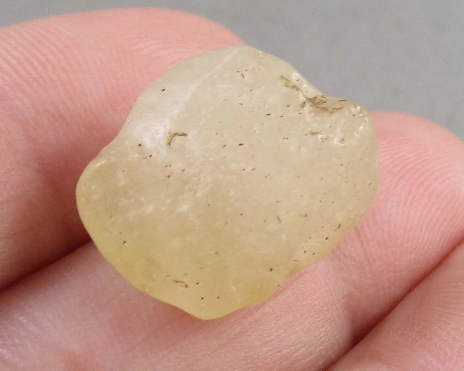 Libyan Tektite (Desert Glass) 1pc B057-4